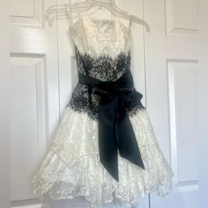 Jessica McClintock Dress White and Black Lace Size 4